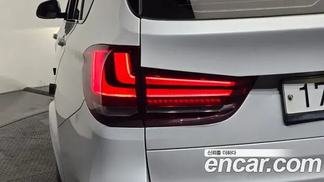 BMW X5 2018 — Şəkil 10/32