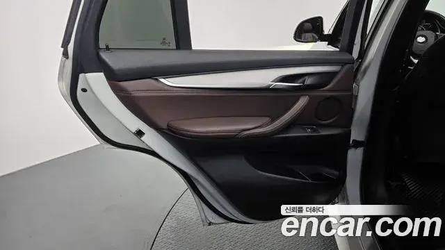 BMW X5 2018 — Şəkil 16/32
