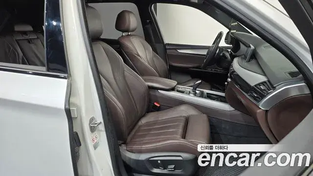 BMW X5 2018 — Şəkil 31/32