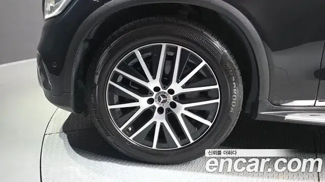 Mercedes-Benz GLC-Class 2020 — Photo 27/32