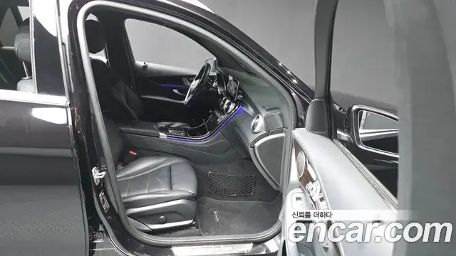 Mercedes-Benz GLC-Class 2020 — Photo 24/32