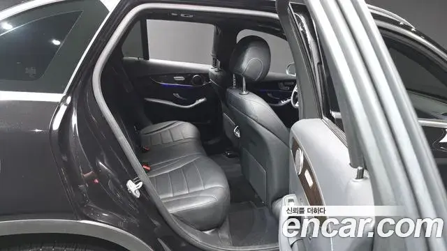 Mercedes-Benz GLC-Class 2020 — Photo 17/32