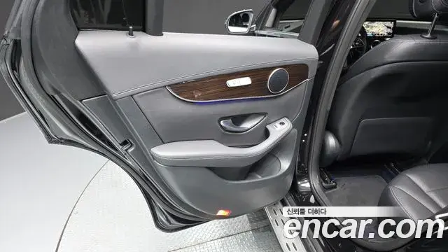 Mercedes-Benz GLC-Class 2020 — Photo 26/32