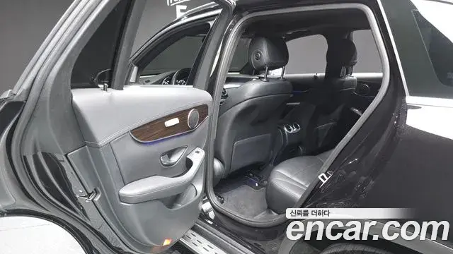 Mercedes-Benz GLC-Class 2020 — Photo 3/32