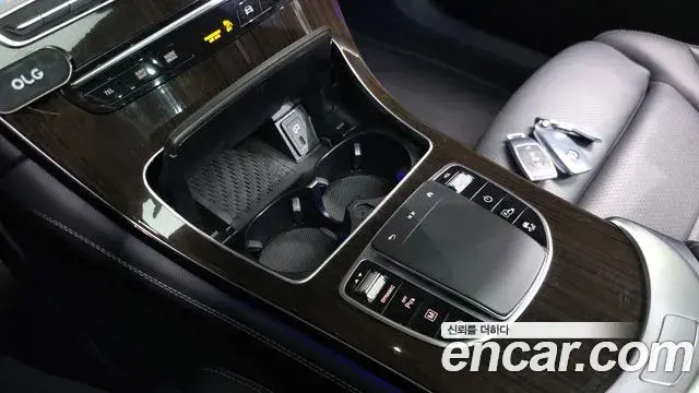 Mercedes-Benz GLC-Class 2020 — Photo 22/32