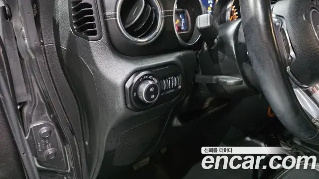Jeep Wrangler 2020 — Photo 22/30