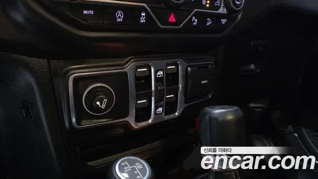 Jeep Wrangler 2020 — Photo 11/30