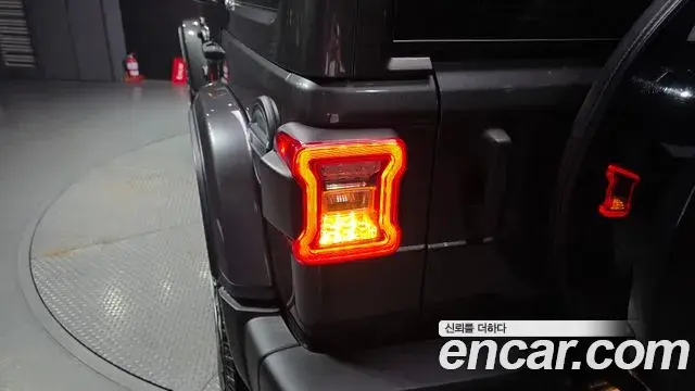 Jeep Wrangler 2020 — Photo 29/30