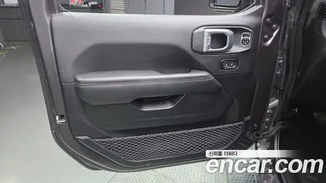Jeep Wrangler 2020 — Photo 23/30