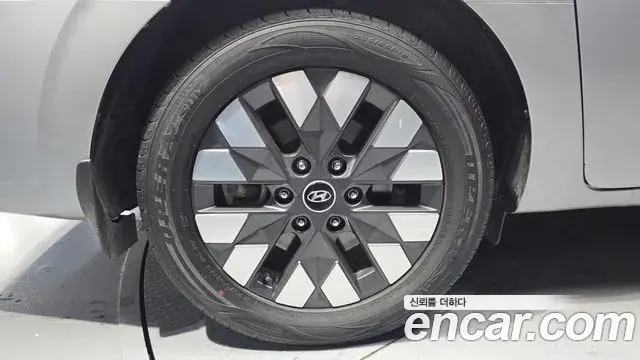 Hyundai Staria 2022 — Фото 5/20
