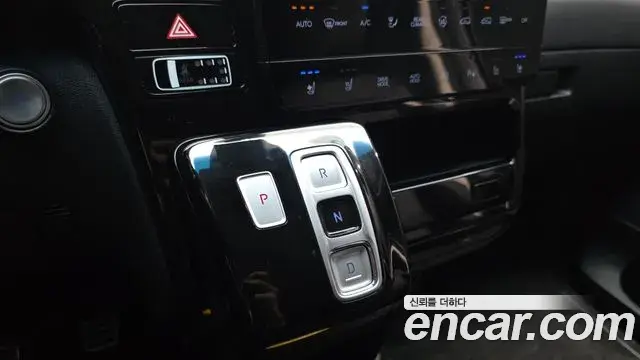 Hyundai Staria 2022 — Фото 9/20