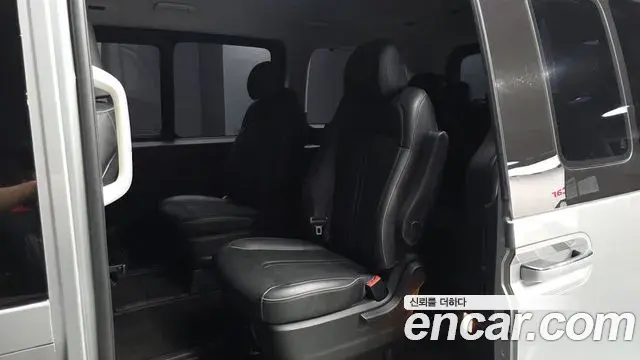 Hyundai Staria 2022 — Фото 12/20
