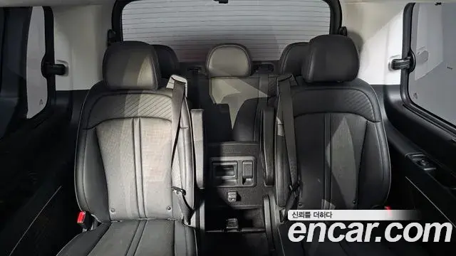 Hyundai Staria 2022 — Фото 13/20