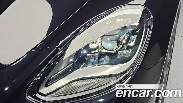Porsche Panamera 2023 — Şəkil 27/33