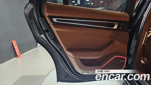 Porsche Panamera 2023 — Şəkil 25/33