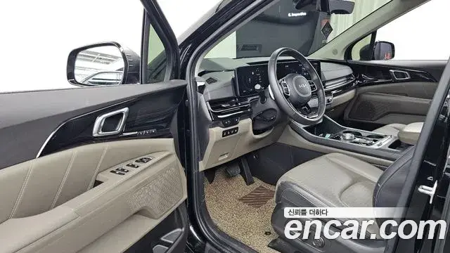 Kia Carnival 2024 — ფოტო 1/39