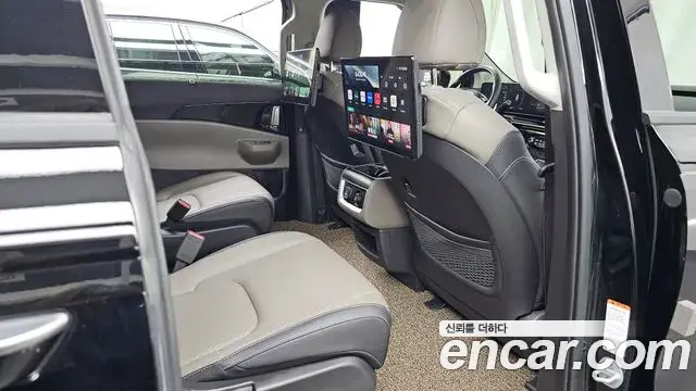 Kia Carnival 2024 — ფოტო 32/39