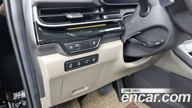 Kia Carnival 2024 — ფოტო 28/39