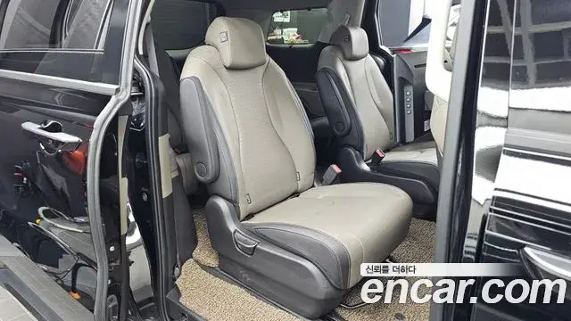 Kia Carnival 2024 — ფოტო 23/39