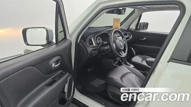 Jeep Renegade 2022 — Фото 10/20