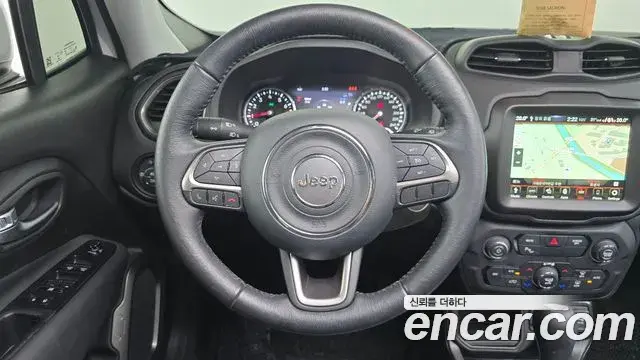 Jeep Renegade 2022 — Фото 15/20