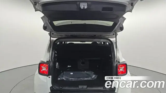 Jeep Renegade 2022 — Фото 18/20