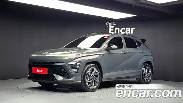 Hyundai Kona 2023 — Фото 1/20
