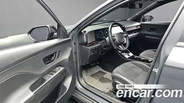 Hyundai Kona 2023 — Фото 10/20