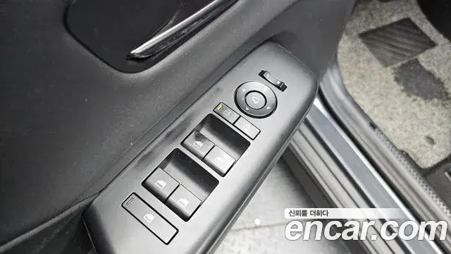 Hyundai Kona 2023 — Фото 18/20