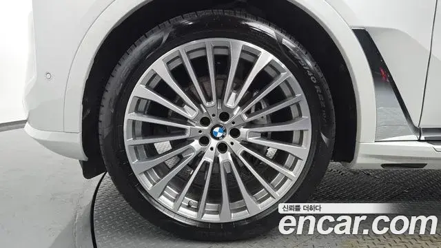 BMW X7 2025 — ფოტო 27/36