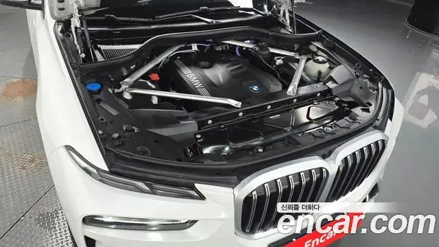 BMW X7 2025 — ფოტო 32/36