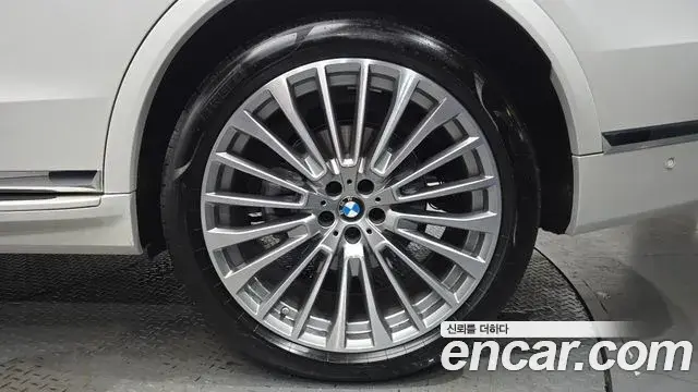 BMW X7 2025 — ფოტო 22/36