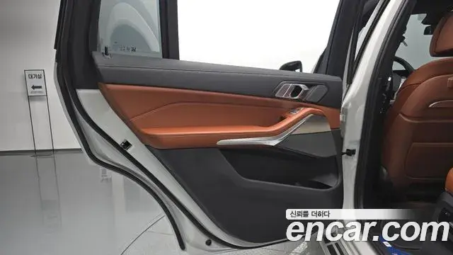 BMW X7 2025 — ფოტო 14/36