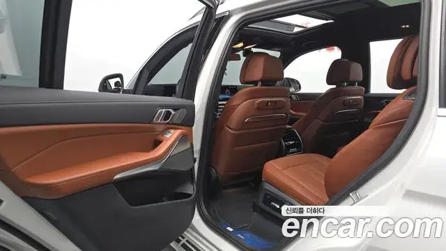 BMW X7 2025 — ფოტო 28/36