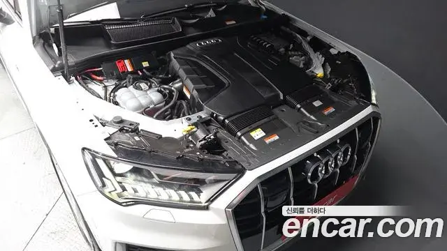 Audi Q7 2023 — Photo 8/20