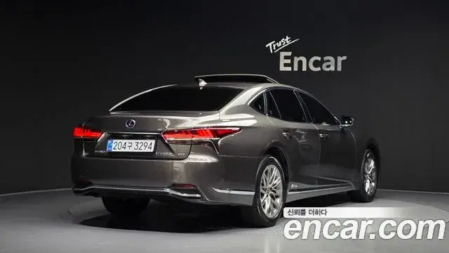 Lexus LS500h 2018 — Фото 2/20