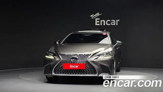 Lexus LS500h 2018 — Фото 3/20