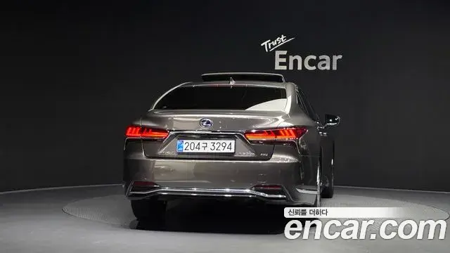 Lexus LS500h 2018 — Фото 4/20