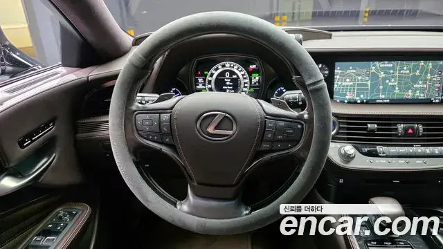 Lexus LS500h 2018 — Фото 13/20