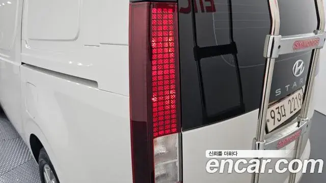 Hyundai Staria 2021 — ფოტო 2/33
