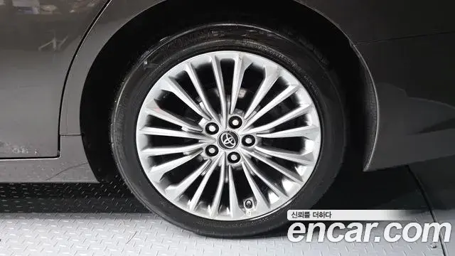 Toyota Avalon 2019 — Şəkil 14/31