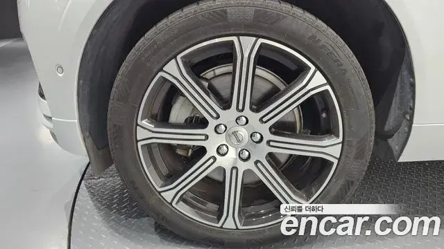 Volvo XC60 2019 — Şəkil 11/20