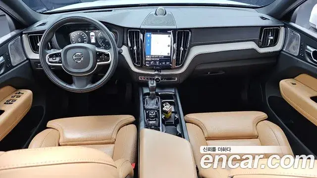 Volvo XC60 2019 — Şəkil 18/20
