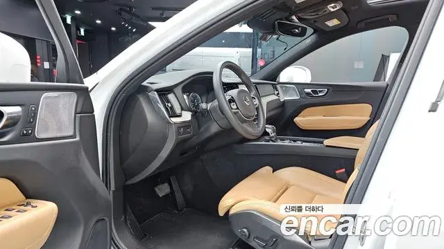 Volvo XC60 2019 — Şəkil 17/20