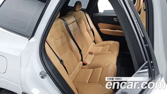 Volvo XC60 2019 — Şəkil 8/20