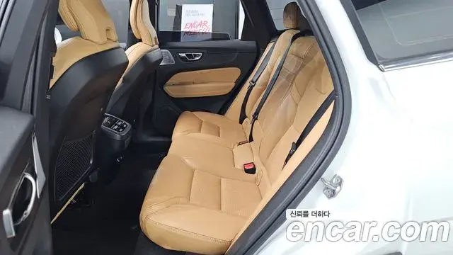 Volvo XC60 2019 — Şəkil 12/20