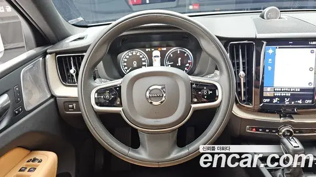 Volvo XC60 2019 — Şəkil 10/20