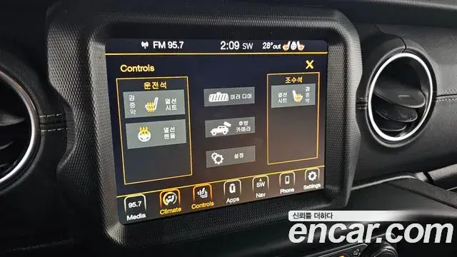 Jeep Wrangler 2021 — Фото 17/20