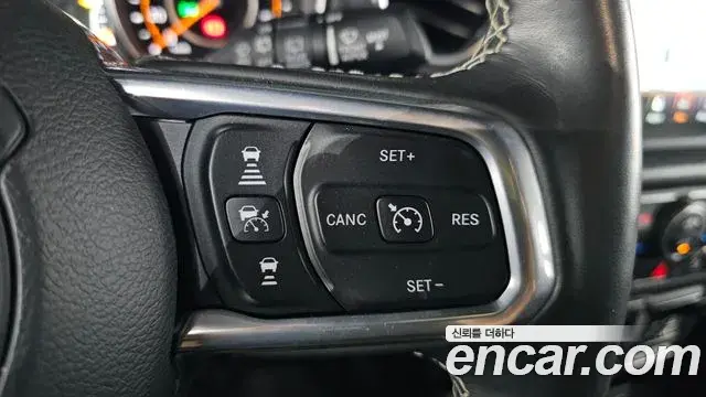 Jeep Wrangler 2021 — Фото 19/20