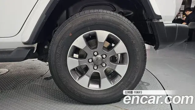 Jeep Wrangler 2021 — ფოტო 20/31